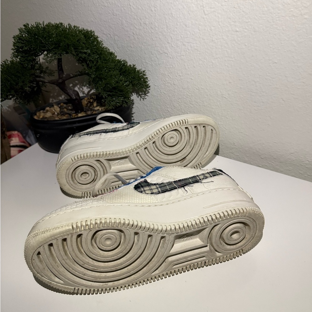 Nike air force Red and White Athletic Shoes - Picture 5 of 7